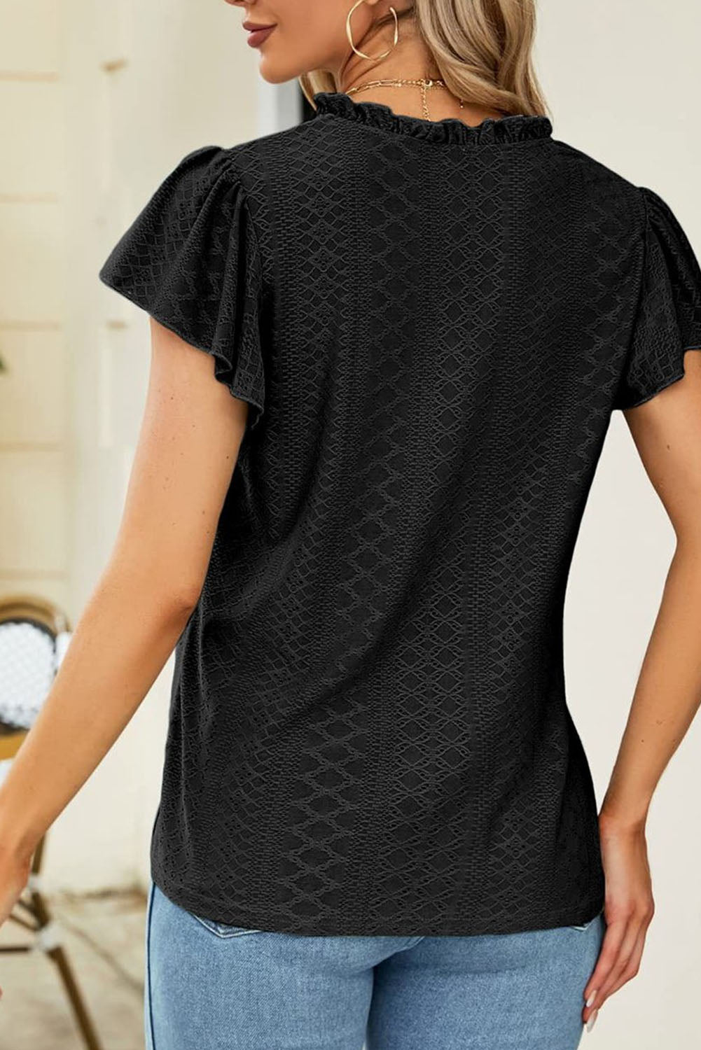ΑΜΕΣΑ ΔΙΑΘΕΣΙΜΟ: μαύρο κοντομάνικο δαντελένιο μπλουζάκι με V ντεκολτέ DAPHINE