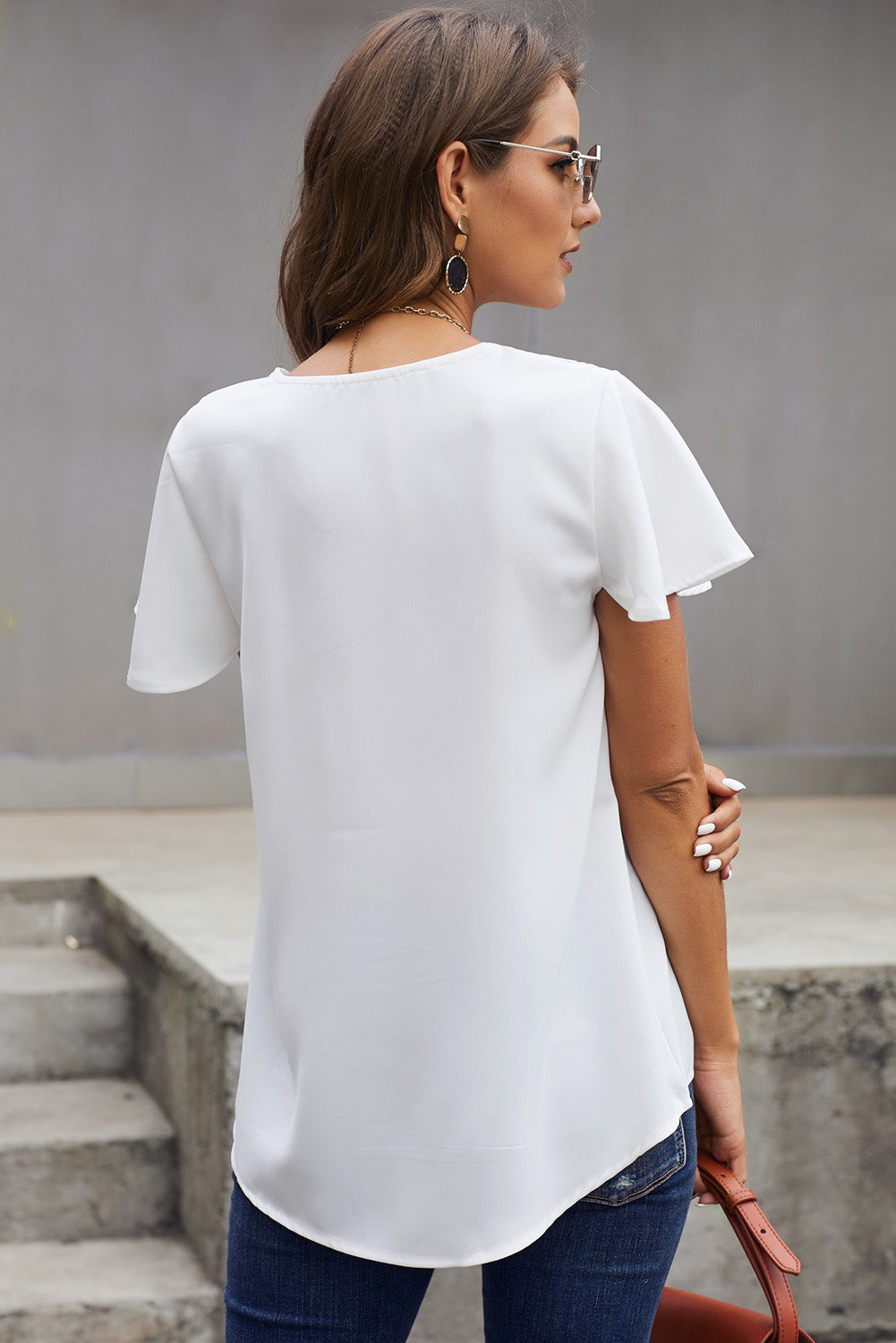 άσπρο κοντομάνικο t-shirt  με V ντεκολτέ GILDA - Amely.gr - Γυναικεία ρούχα - Φορέματα, ολόσωμες φόρμες