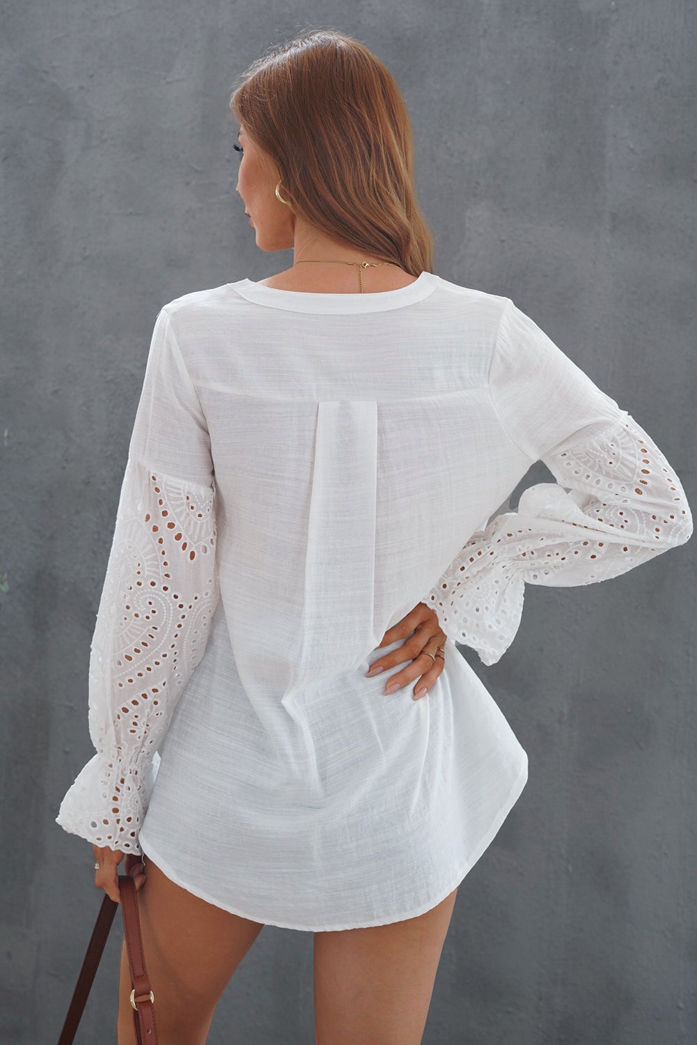 ΑΜΕΣΑ ΔΙΑΘΕΣΙΜΟ: άσπρο μπλουζάκι   με V ντεκολτέ DARIA WHITE