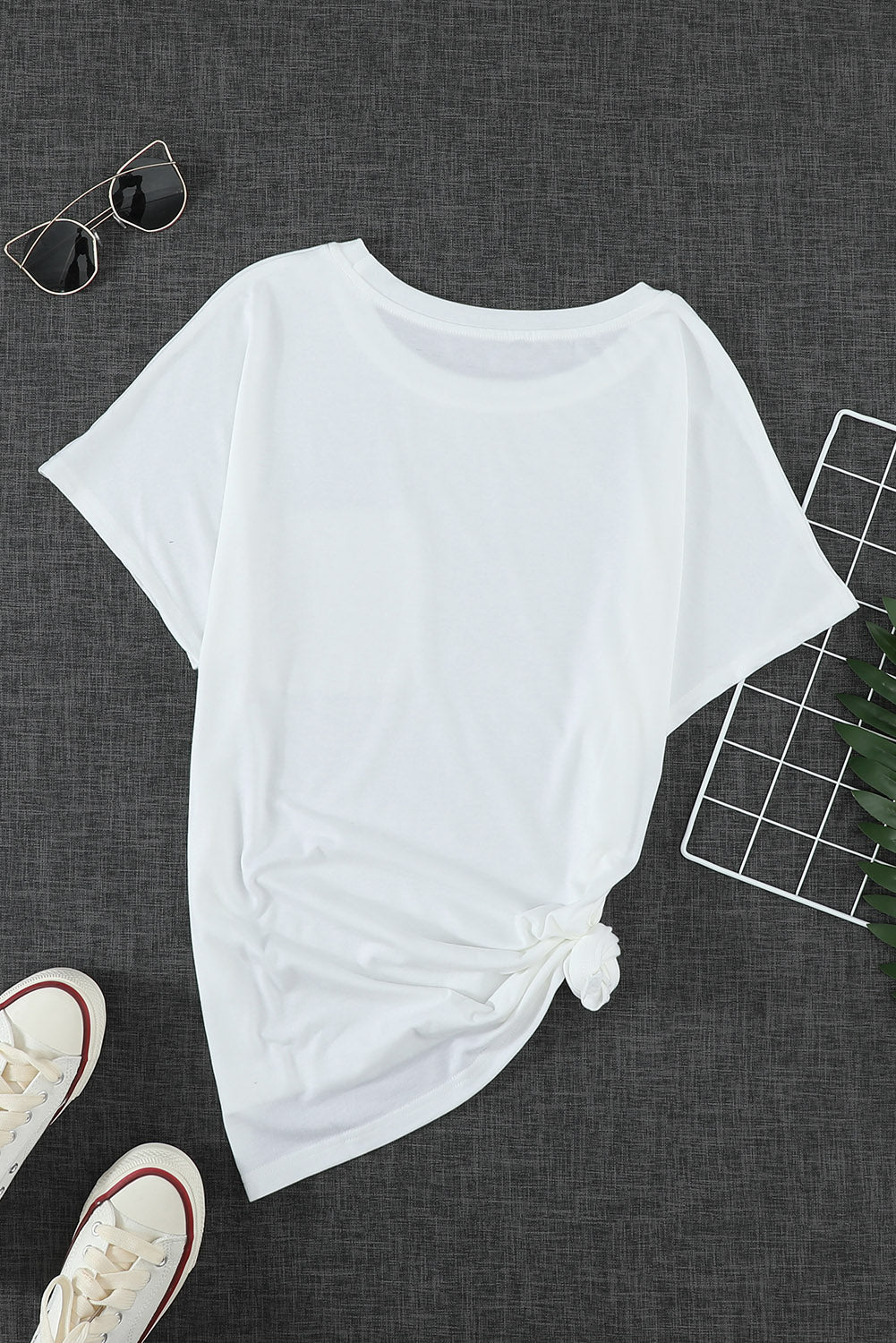 ΑΜΕΣΑ ΔΙΑΘΕΣΙΜΟ: άσπρο κοντομάνικο t-shirt   με παγιέτες LOUANN WHITE