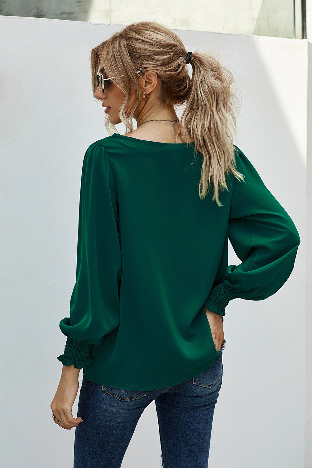ΑΜΕΣΑ ΔΙΑΘΕΣΙΜΟ: πράσινο δαντελένιο μπλουζάκι   με V ντεκολτέ LETTIE GREEN