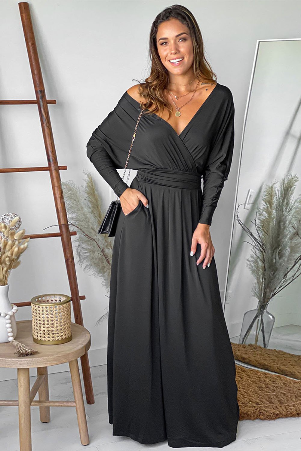 ΑΜΕΣΑ ΔΙΑΘΕΣΙΜΟ: μαύρο μάξι φόρεμα   με V ντεκολτέ  ASTRID BLACK