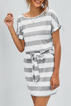 ΑΜΕΣΑ ΔΙΑΘΕΣΙΜΟ: γκρι ριγέ t-shirt φόρεμα   με τσέπες & ζώνη RAVEN GREY