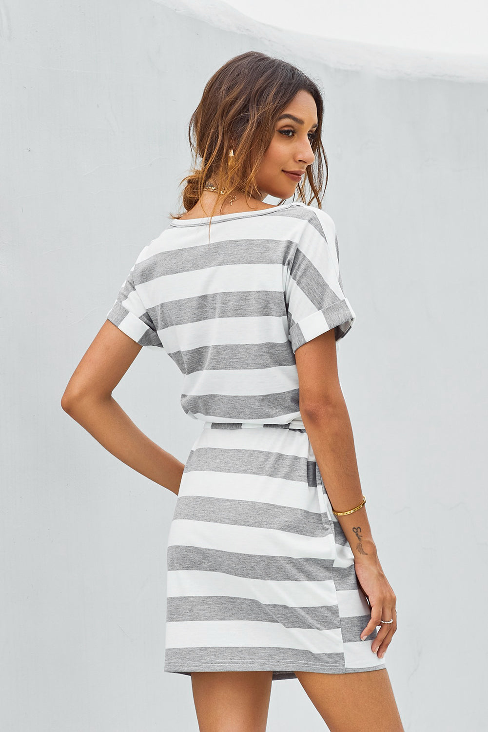 ΑΜΕΣΑ ΔΙΑΘΕΣΙΜΟ: γκρι ριγέ t-shirt φόρεμα   με τσέπες & ζώνη RAVEN GREY